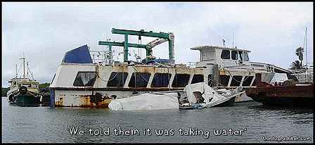 081104_SunkenYacht_Pano01_900x410_opt9ADV.jpg