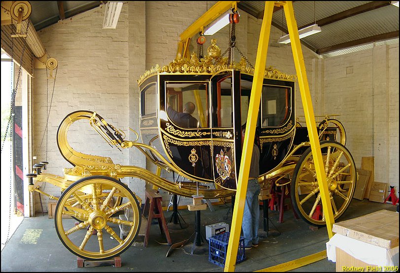 RoyalCoach06.jpg