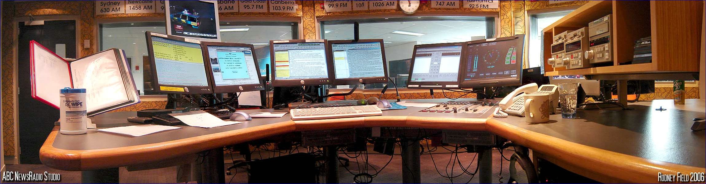 07_StudioDeskPano.jpg